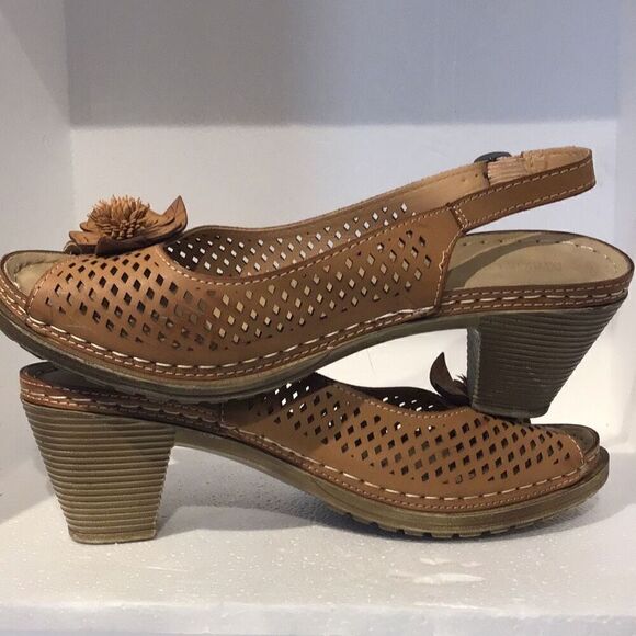 ￼beautiful, hardly worn Alexis, Leroy flower, toe clog size European 40 US 7 to - Picture 3 of 9